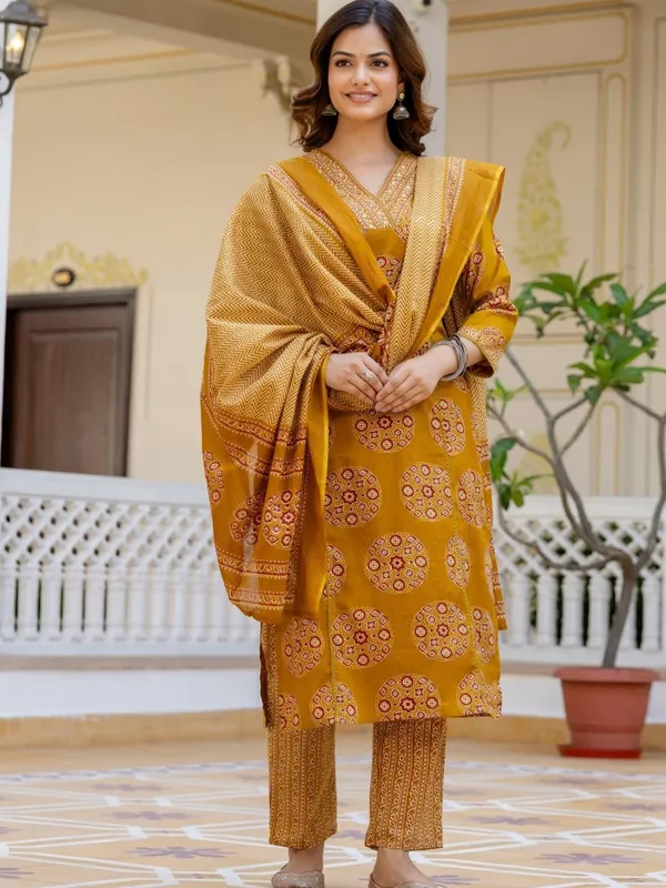 TATVANI_–_Cotton_Printed_Kurti_Pant_Dupatta_Set