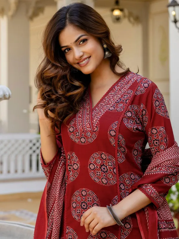 TATVANI_–_Cotton_Printed_Kurti_Pant_Dupatta_Set