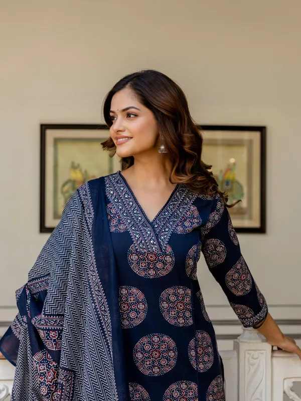 TATVANI_–_Cotton_Printed_Kurti_Pant_Dupatta_Set