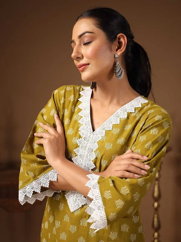 TATVANI_–_Rayon_Lace_Straight_Kurti_❤️