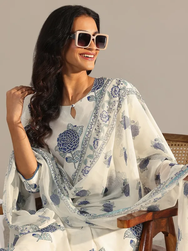 TATVANI_–_Rayon_Printed_Kurti_Pant_Dupatta_Set