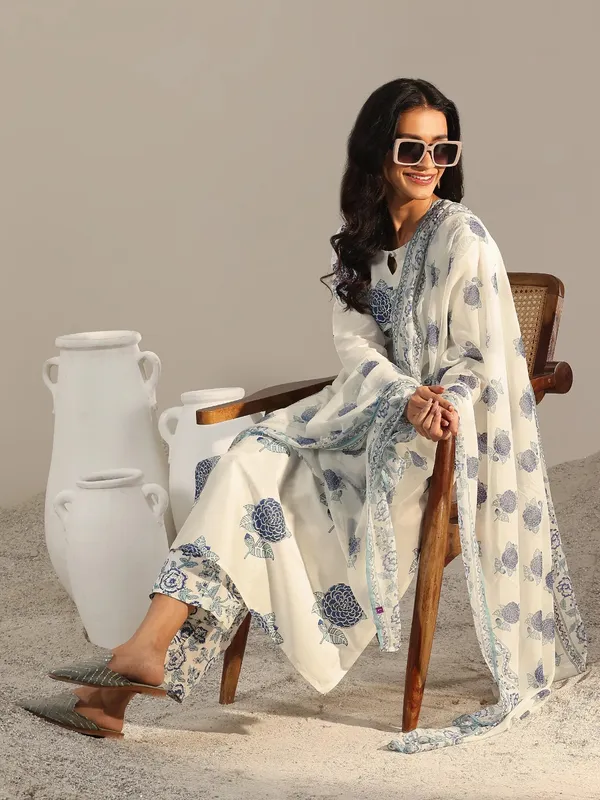TATVANI_–_Rayon_Printed_Kurti_Pant_Dupatta_Set