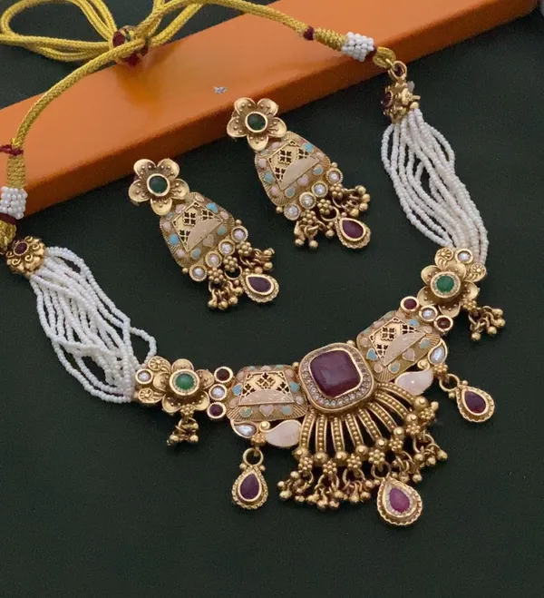 Gold_And_White_Alloy,_Kundan,_Pearls_Necklace_Set_With_Earrings_For_Women
