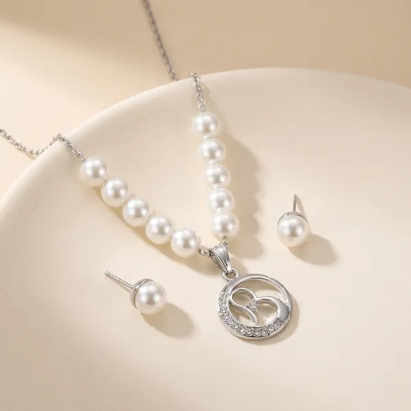 Silver_Sheil_Art_Brilliant_Crystal_Halo_Pendant_Necklace_Matching_Solitaire_Stud_Earring_Set_Silver_Tone