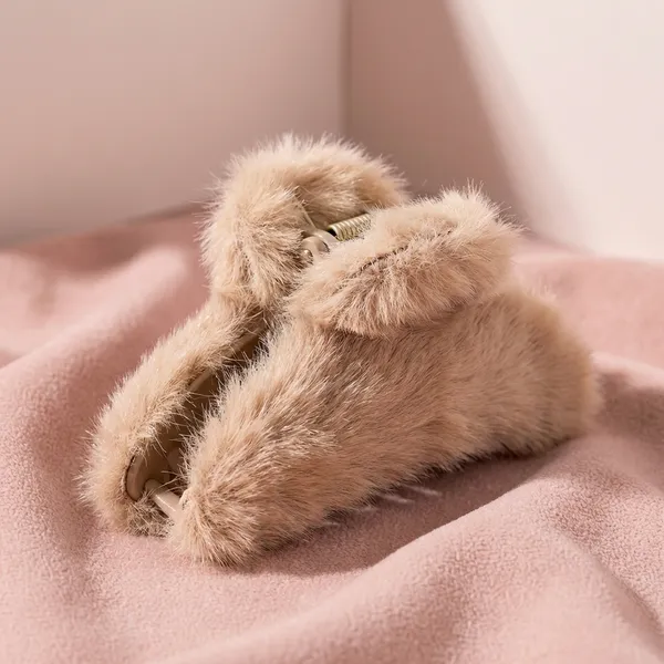 Pink_Elegant_Faux_Fur_Hair_Clamp_Plush_Velvet_Touch_Hair_Accessories_For_Women