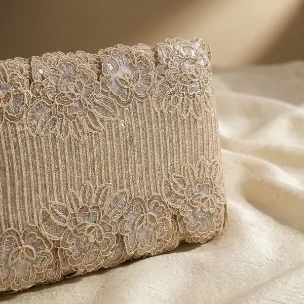 Embroidered_Floral_Lace_Trim_–_Traditional_Design
