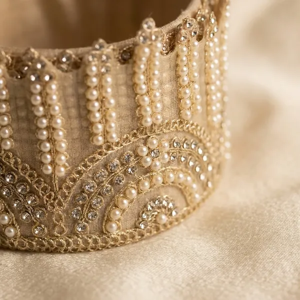 Elegant_Pearl_And_Crystal_Lace_Trim