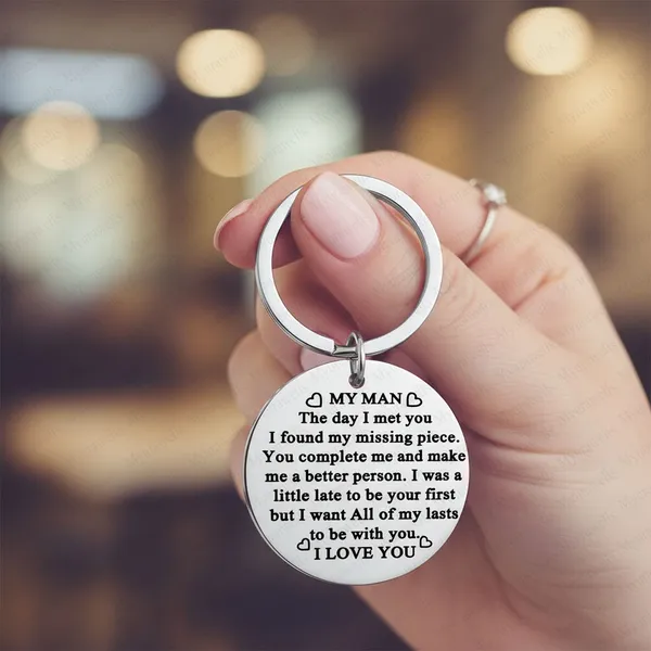 Silver_Stainless_Steel_Romantic_Key_Chain_For_All