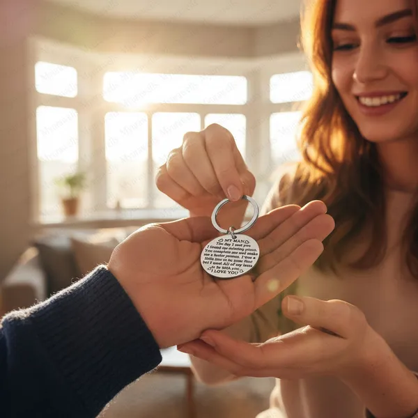 Silver_Stainless_Steel_Romantic_Key_Chain_For_All