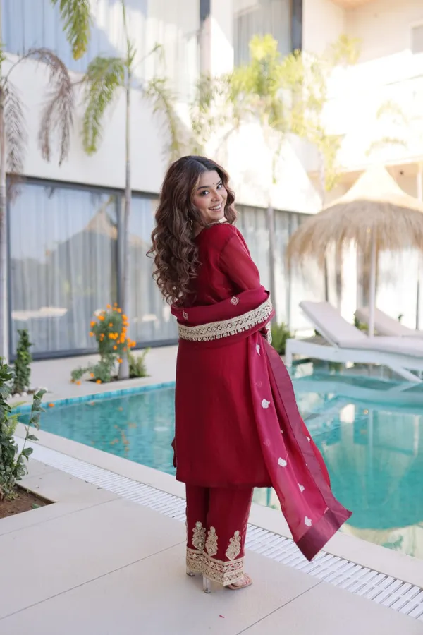 Pink_Embroidered_Pakistani_Salwar_Kameez_Suit_Set_With_Dupatta_Festive_Ethnic_Wear_For_Women