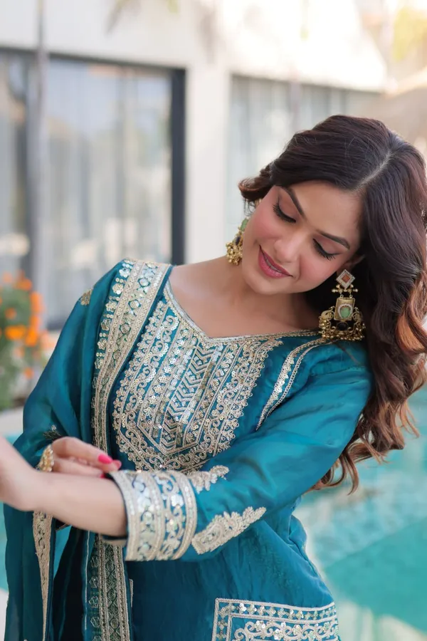 Pink_Embroidered_Pakistani_Salwar_Kameez_Suit_Set_With_Dupatta_Festive_Ethnic_Wear_For_Women