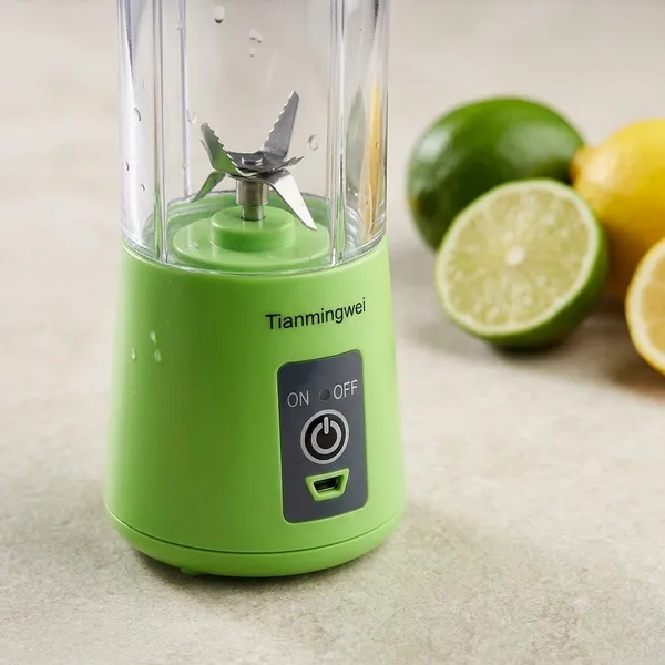 Portable_USB_Rechargeable_Juicer_Blender_Bottle_Mini_Personal_Fruit_And_smoothie_Maker