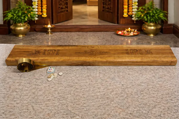Wood_Premium_West_Direction_Door_Opening_Dahlij
