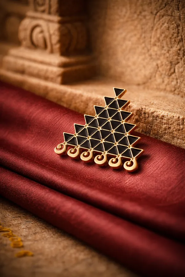 Laxmi_Yantra_Brooch