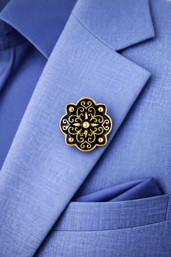 Black_Button_Brooch