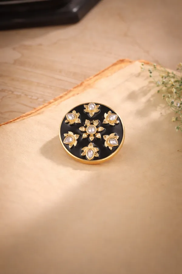 Black_Button_Brooch