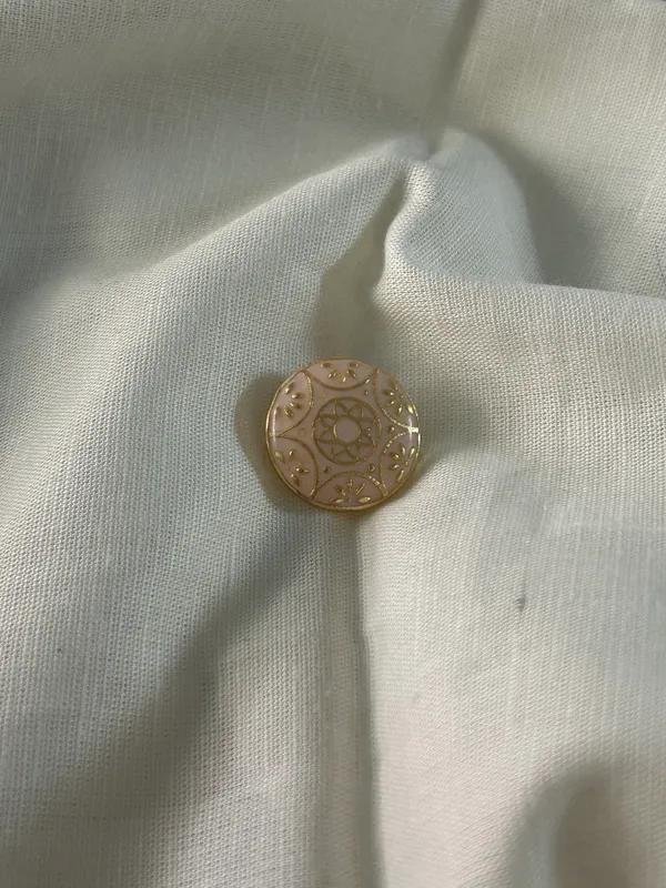 Creamo_Brooch