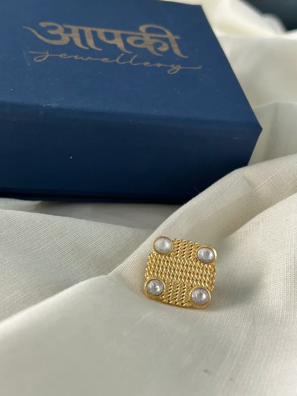 Square_Brooch