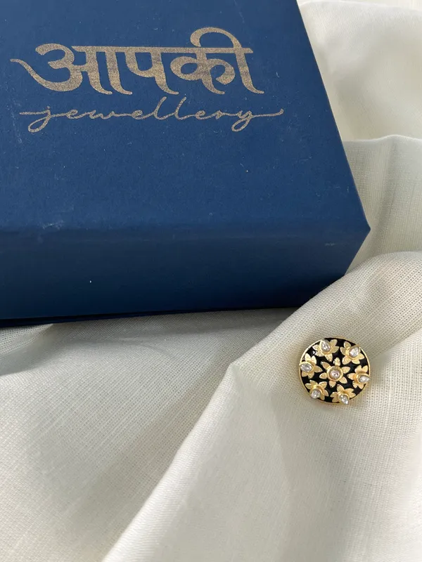 Black_Button_Brooch