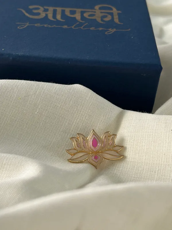 White_Lotus_Brooch_(Small)