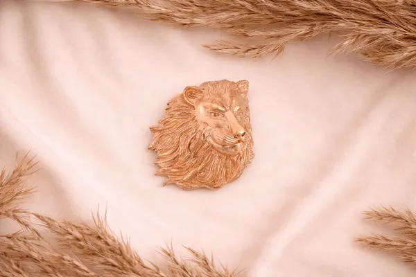 Lion_Brooch