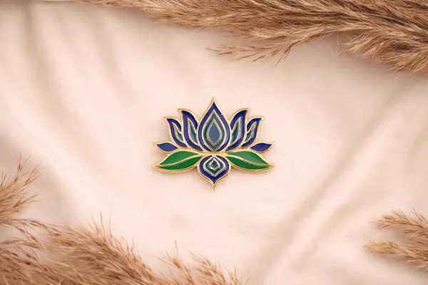 Blue_Lotus_Brooch_(Big)