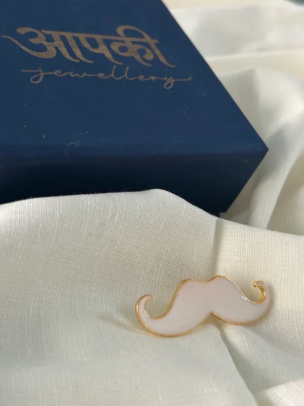 Mooch_Brooch