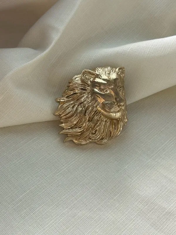 Lion_Brooch