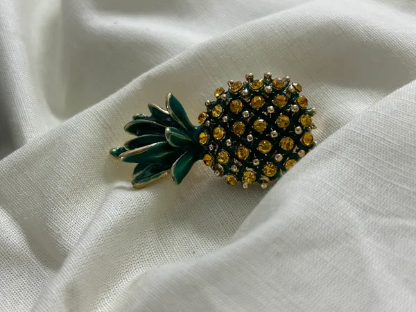 Pineapple_Brooch_(IMPORTED)