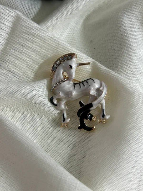 Pony_Brooch_(IMPORTED)