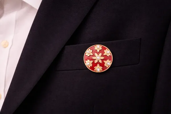 Red_Button_Brooch