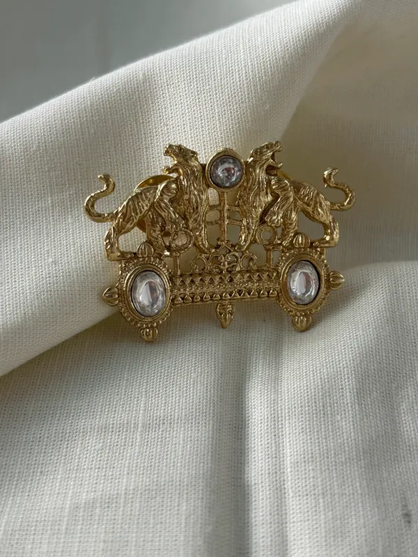 Royale_Brooch