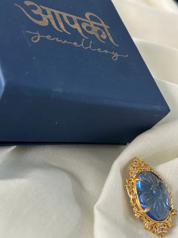 Sapphire_Carving_Brooch