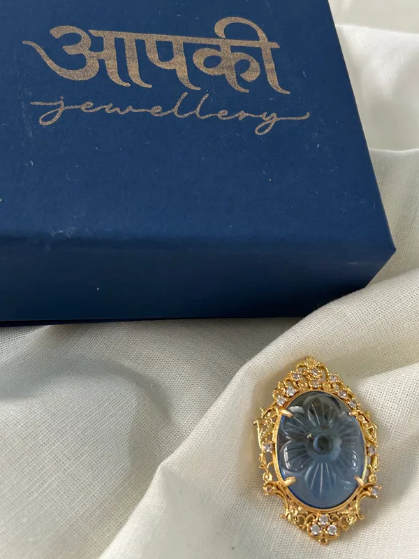 Sapphire_Carving_Brooch