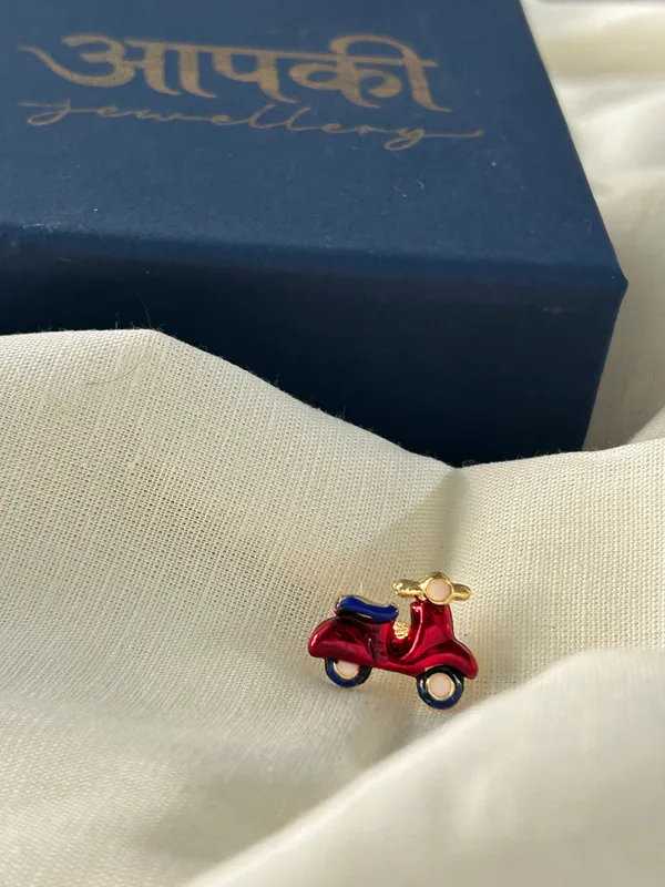 Scooter_Brooch