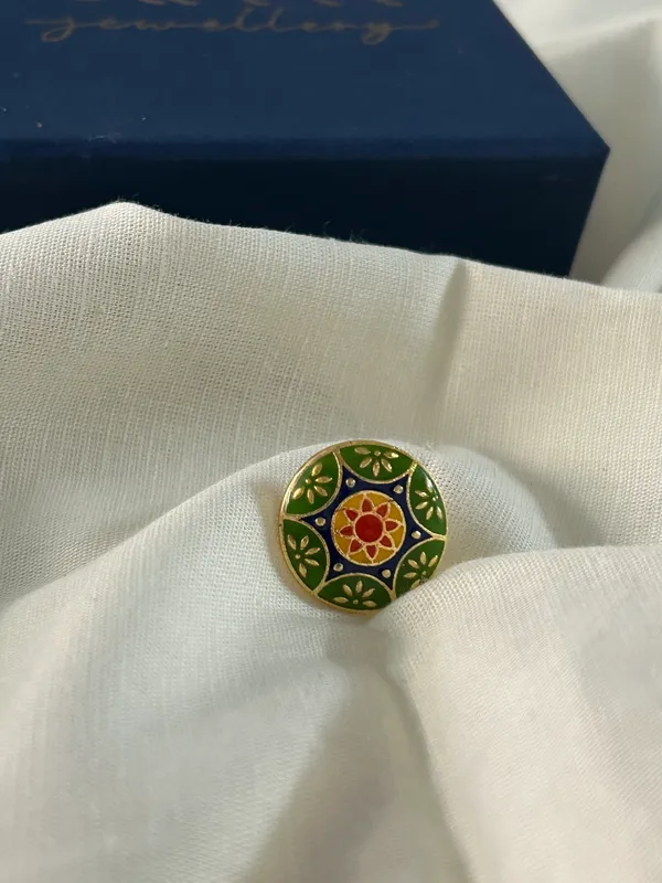 Trado_brooch