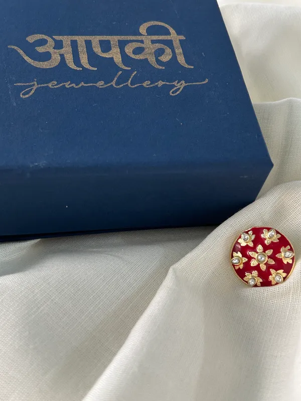 Red_Button_Brooch