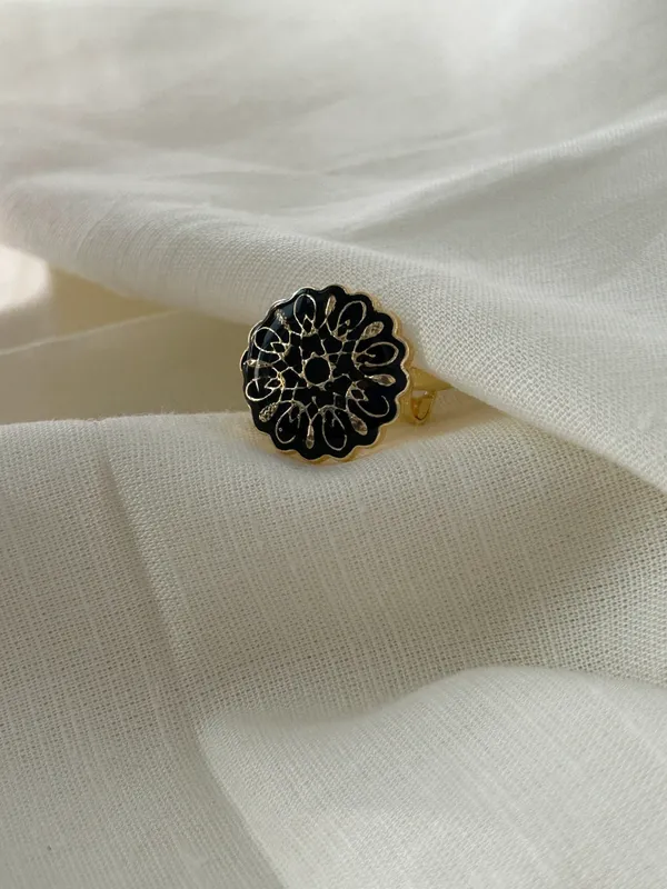 Black_Floral_Ring