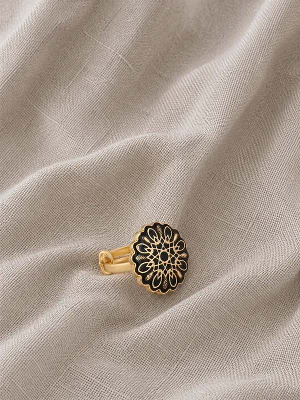 Black_Floral_Ring
