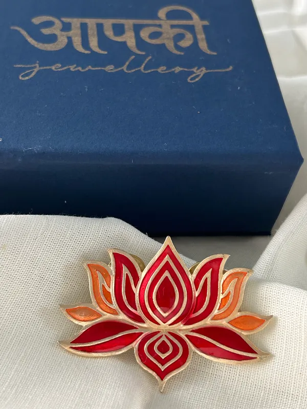 Red_Lotus_Brooch_(Big)