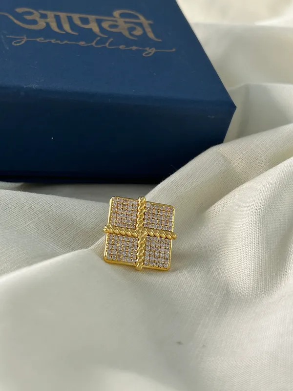 AD_Square_Brooch