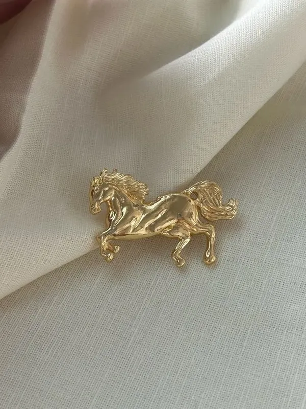 Majnu_Horse_Brooch