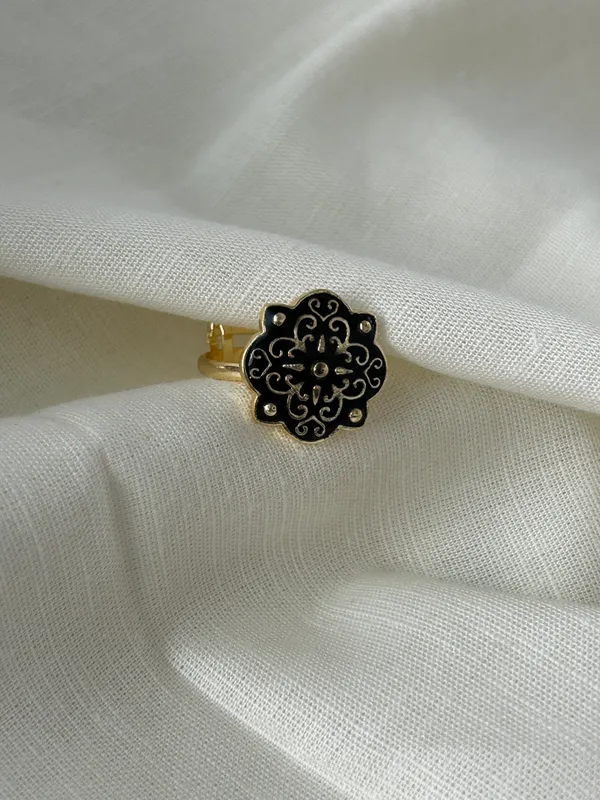Black_floral_Ring