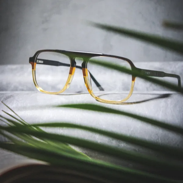 Golden_Polycarbonate_Premium_Unisex_Sunglasses