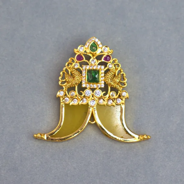 Udbhava_Traditional_Nakshi_Pendant_with_Green_Stone_–_Temple_Jewellery_Design