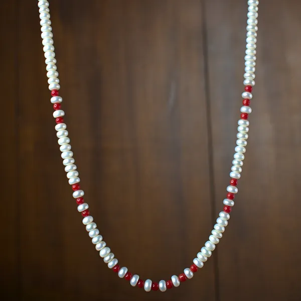 Handcrafted_Single_Line_Sutrakar_Necklace_with_Real_Pearls_&_Taiwan_Coral_|_Elegant_Traditional_Jewellery