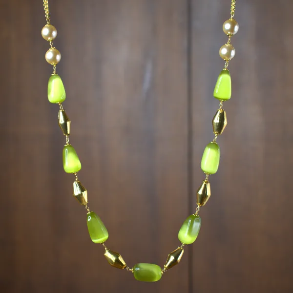 Handcrafted_Kattu_Theega_Necklace_with_Premium_Simulated_Pearls,_Monalisa_Beads_&_Gold_Balls_|_Elegant_Daily_Wear_Jewellery