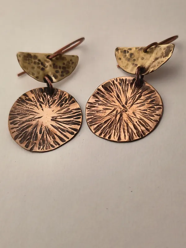 Handcrafted_Solar_Echo_Disc_Earrings
