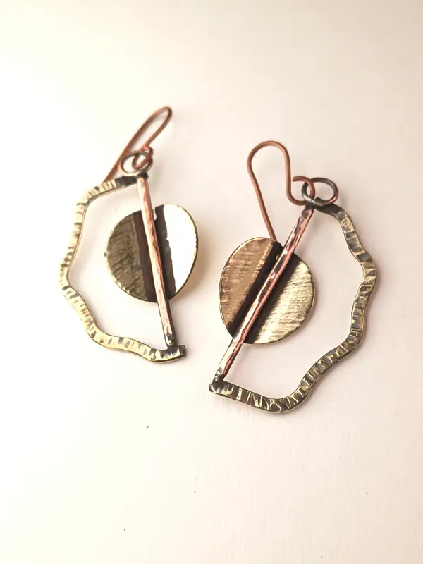 Handcrafted_Eclipse_Frame_Earrings