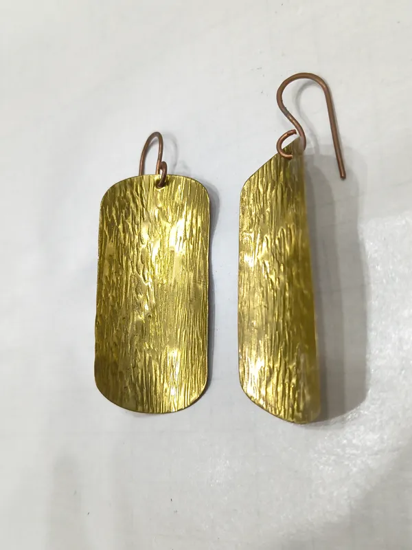 Handcrafted_Golden_Curve_Panel_Earrings